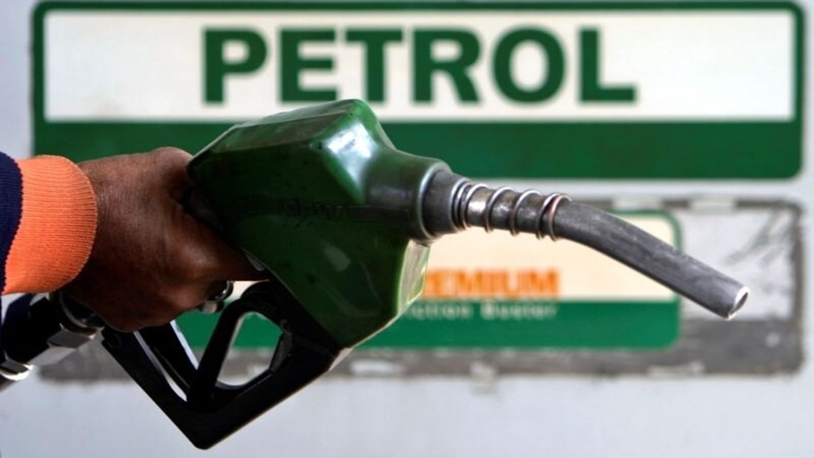 Petrol, diesel cheaper on Diwali as multiple states cut VAT on fuel. Full list | Latest News India - Hindustan Times