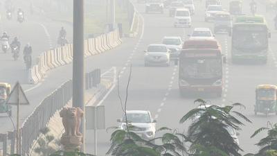 A file photo of pollution and mist on National Highway 24 in New Delhi, India. New Delhi woke up to an air quality of ‘very poor’ category on Diwali morning on Thursday. (Arvind Yadav/HT File photo) A file photo of pollution and mist on National Highway 24 in New Delhi, India. New Delhi woke up to an air quality of ‘very poor’ category on Diwali morning on Thursday. (Arvind Yadav/HT File photo)
