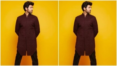 For footwear, Kartik opted for black formal shoes. (Instagram/@kartikaaryan) For footwear, Kartik opted for black formal shoes. (Instagram/@kartikaaryan)