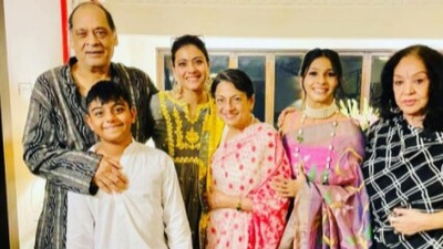 Tanuja, Kajol, Tanishaa Mukerji, Yug and other family members celebrate Diwali.