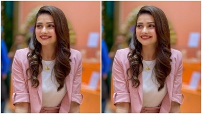 Styled by celebrity stylist Bhargav Vikyathi, Prachi opted for a minimal makeup look. (Instagram/@prachidesai)