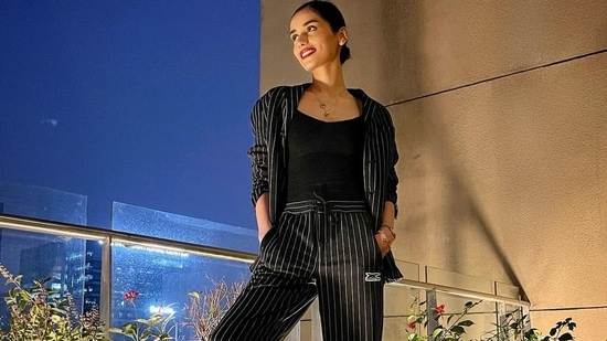 Manushi Chhillar slays airport look in striped pantsuit to stay snug and stylish(Instagram/manushi_chhillar)