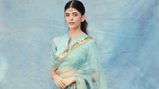 Sanjana Sanghi's <span class='webrupee'>₹</span>75k pale blue organza saree is perfect sultry pick on Diwali
