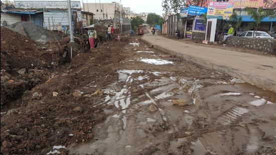 A view of the road at Ubale nagar in Wagholi, recently merged with PMC. Property tax in villages recently merged into the Pune municipal corporation (PMC) limits will increase by at least 20 per cent from 2022, despite civic amenities still having to reach residents of these “new Pune” areas. (HT FILE)