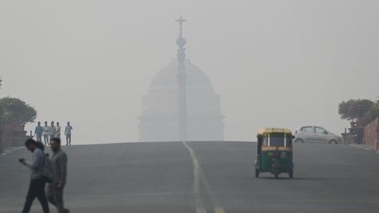 Delhi's air quality remains 'very poor' amid concerns over a worsening ...