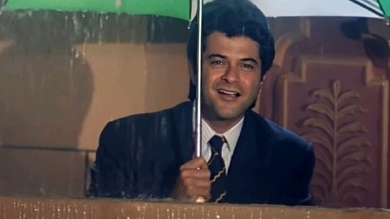 Sharing pictures from the movie, he said, “Celebrating 30 years of Yash Chopra’s best Lamhe… So glad I took the leap of faith and decided to be a part of this iconic film.”