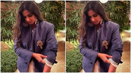 With the sleeves rolled up, Rhea accessorised her Diwali look with statement golden earrings.(Instagram/@rheakapoor)