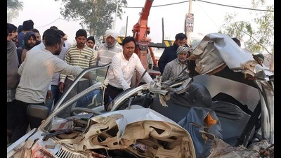 The wreckage of the car that met rammed into a tree near Nalvi village in Kurukshetra district on Friday. (HT Photo)