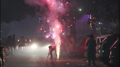 People burst fire crackers at Patel Nagar on Diwali. (Sanchit Khanna/HT) People burst fire crackers at Patel Nagar on Diwali. (Sanchit Khanna/HT)