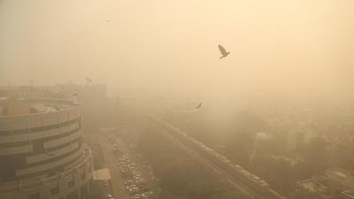 The 24-hour average air quality on Diwali (Thursday) at 4pm was 382. The same was recorded at 462 on Friday. (Sanchit Khanna/HT) The 24-hour average air quality on Diwali (Thursday) at 4pm was 382. The same was recorded at 462 on Friday. (Sanchit Khanna/HT)