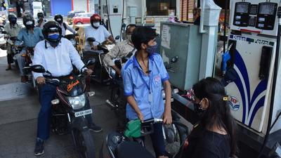 The relief to consumers came on the eve of Diwali. The finance ministry said that excise duty on petrol will come down by ₹5 and that on diesel by ₹10 and it will be effective from Thursday. (HT PHOTO) The relief to consumers came on the eve of Diwali. The finance ministry said that excise duty on petrol will come down by ₹5 and that on diesel by ₹10 and it will be effective from Thursday. (HT PHOTO)