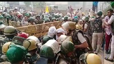 Farmers protesting against BJP Rajya Sabha MP Ram Chander Jangra in Hisar’s Narnaund. (HT photo) Farmers protesting against BJP Rajya Sabha MP Ram Chander Jangra in Hisar’s Narnaund. (HT photo)