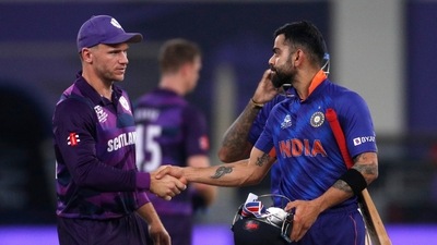 Cricket - ICC Men's T20 World Cup - Super 12 - Group 2 - India v Scotland - Dubai International Cricket Stadium, Dubai, United Arab Emirates - November 5, 2021  India's Virat Kohli shakes hands with Scotland's Richie Berrington at the end of play REUTERS/Hamad I Mohammed (REUTERS)