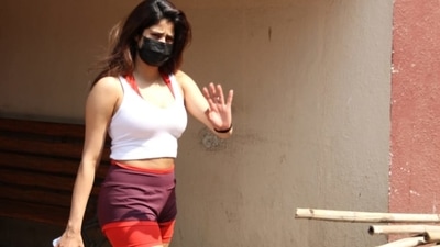 Janhvi Kapoor was spotted leaving her pilates class on Friday morning. (Varinder Chawla. ) Janhvi Kapoor was spotted leaving her pilates class on Friday morning. (Varinder Chawla. )