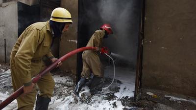 Eight fire tenders along with firemen from Tahirpur fire station rushed to the spot to douse the flames. While the firemen were carrying out the operation, a gas cylinder exploded in the shop where gas stoves were repaired. (Representational image/HT Archive)