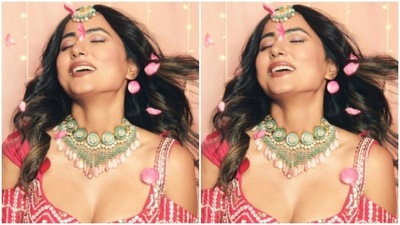 Hina accessorised her look for Diwali with a choker and a maang tikka from the house of Kohar. (Instagram/@realhinakhan) Hina accessorised her look for Diwali with a choker and a maang tikka from the house of Kohar. (Instagram/@realhinakhan)