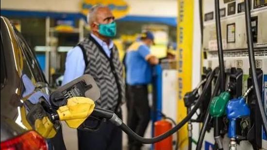 The Union finance ministry had on Wednesday announced a ₹5 per litre cut in excise duty on petrol and a ₹10 per litre cut in excise duty on diesel. (Representational photo)