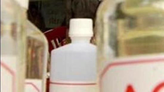 Inspector Pramod Pathak, station house officer of Banbhoolpura in Nainital district’s Haldwani city said the incident took place on Wednesday night when the acid attack survivor, a labourer, went to see her son (HT file photo/Sanjeev Verma)