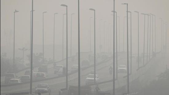 Traffic moves on a flyover on a smoggy morning in New Delhi on Diwali day. Delhi’s air quality dropped to ‘severe’ as it marked Diwali with firecrackers despite a ban. (REUTERS/File)