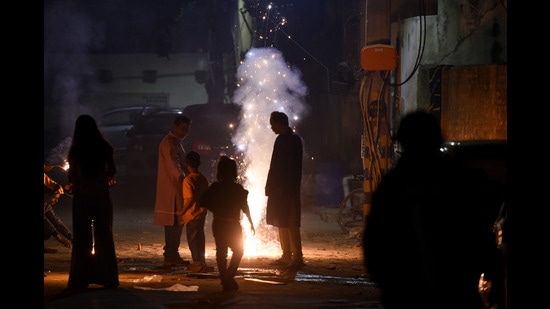 People burst fire crackers on the occasion of Diwali, Saket, New Delhi (Amal KS/HT PHOTO)