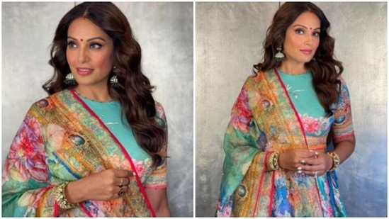 Bollywood celebrities are basking in the glow of Diwali. The festival of lights was celebrated on November 4, and since then, Instagram has been a plethora of wishes, colours and great ethnic collections. Celebrities decked up in their best ethnic attires and posed for the cameras. Bipasha Basu, on Thursday, shared multiple snippets of her Diwali look and we are smitten.(Instagram/@bipashabasu)