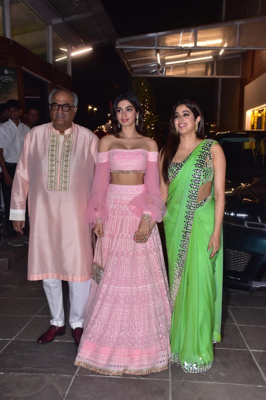 Boney Kapoor and his daughters Khushi Kapoor and Janhvi Kapoor arrive at Anil Kapoor's Diwali bash.(Varinder Chawla)