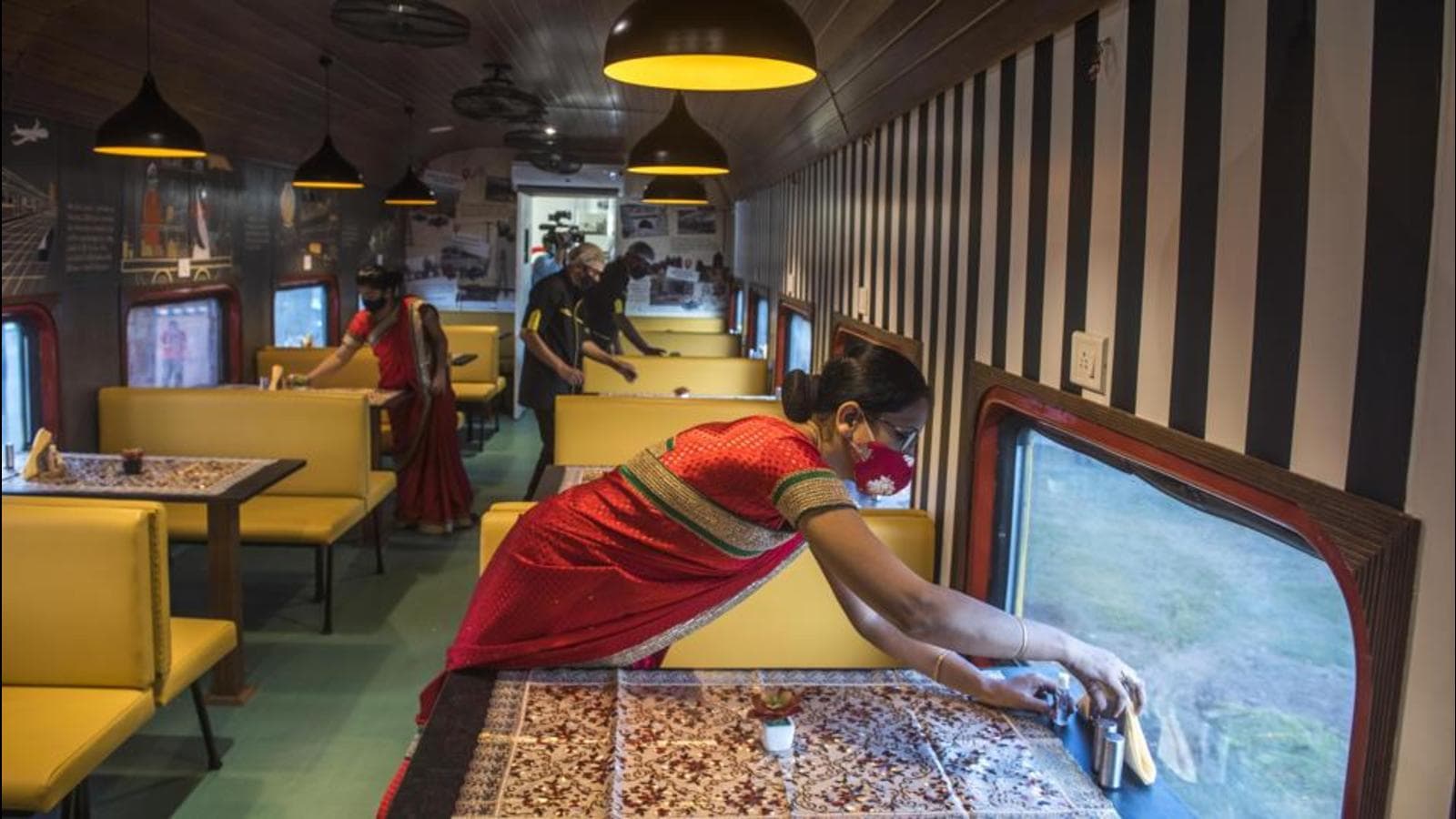 CSMT’s restaurant on wheels a hit; 10 more to come up in Maharashtra