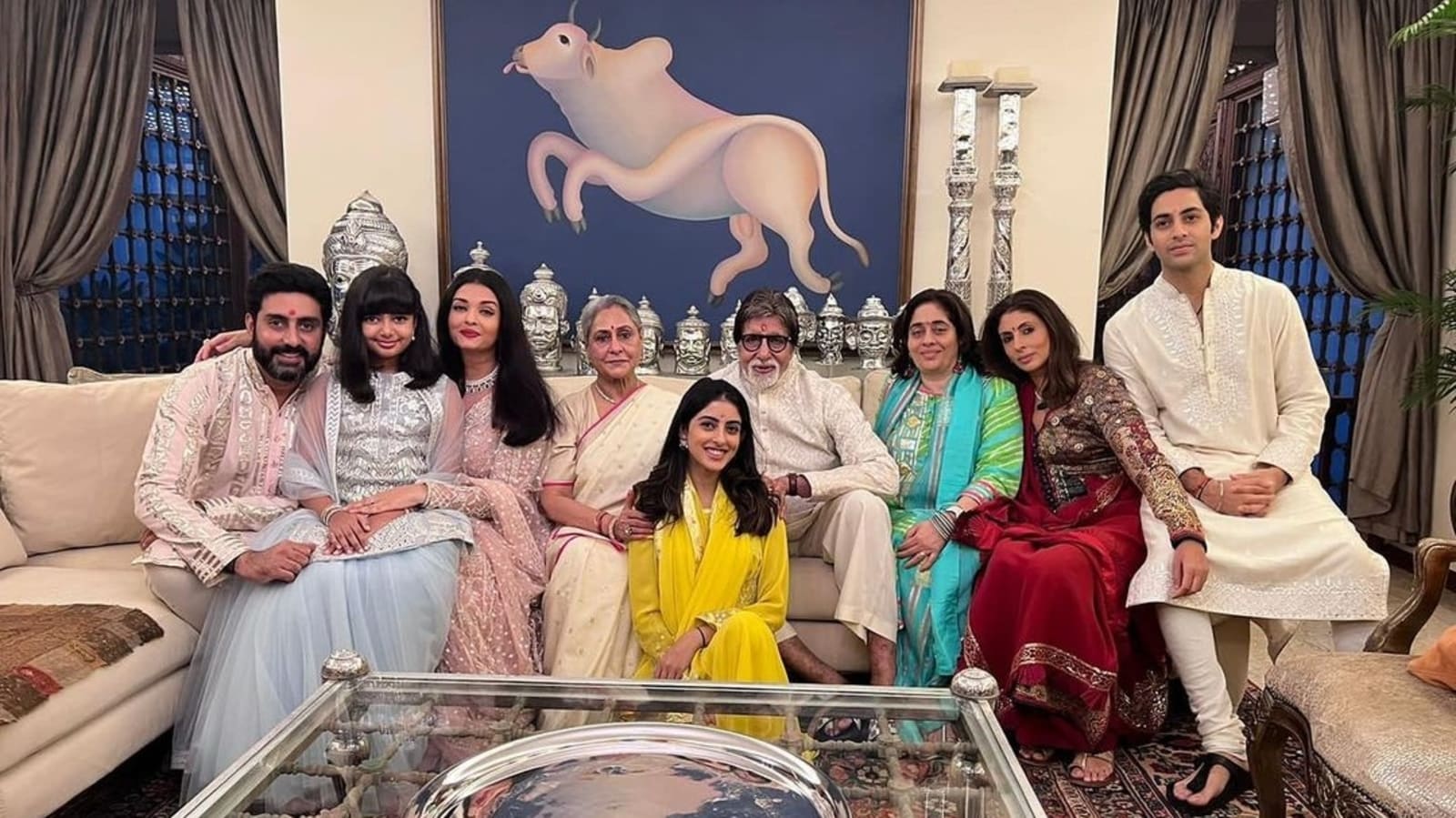 Aishwarya Rai sits next to Jaya Bachchan | Bollywood - Hindustan Times