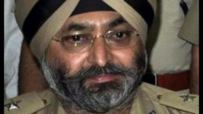 Punjab DGP IPS Sahota met his commissioners and district police heads at a Jalandhar PAP review meeting. (HT PHOTO)