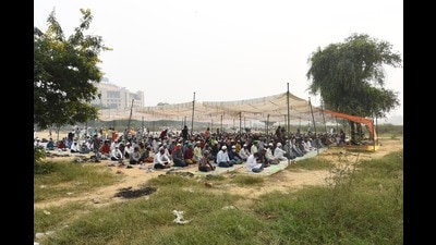 Over the past two weeks, right-wing outfits had tried to disrupt namaz at the open site in Sector 12. (Vipin Kumar /HT PHOTO) Over the past two weeks, right-wing outfits had tried to disrupt namaz at the open site in Sector 12. (Vipin Kumar /HT PHOTO)