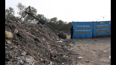 A CCTV camera meant for protecting mangroves in Navi Mumbai is uprooted by MSRDC for its road widening project in Vashi. (BACHCHAN KUMAR/HT PHOTO)
