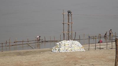 Workers prepare Digha ghat for Chhath Puja festival, in Patna on Saturday. (Santosh Kumar/HT Photo) Workers prepare Digha ghat for Chhath Puja festival, in Patna on Saturday. (Santosh Kumar/HT Photo)