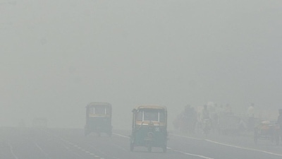 A thick blanket of smog shrouded the skies of Delhi the morning after Diwali. (HT File Photo) A thick blanket of smog shrouded the skies of Delhi the morning after Diwali. (HT File Photo)