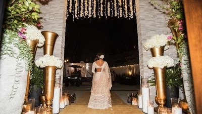 Priyanka Chopra’s Los Angeles home was decked up with flowers, lights and candles on Diwali. Priyanka Chopra’s Los Angeles home was decked up with flowers, lights and candles on Diwali. 