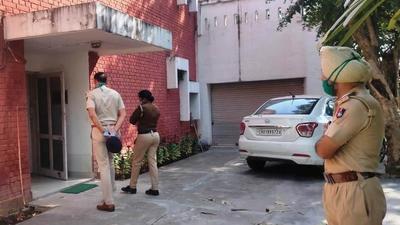 Cops at the residence of Professor BB Goyal, on Panjab University campus in Sector 14 in Chandigarh. (HT File) Cops at the residence of Professor BB Goyal, on Panjab University campus in Sector 14 in Chandigarh. (HT File)