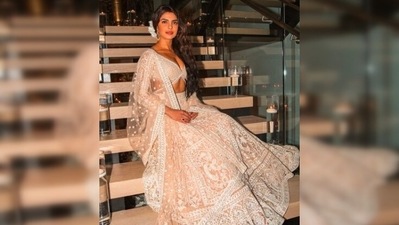 Priyanka Chopra opted for a gorgeous ivory lehenga set while Nick Jonas posed in his red Kurta Pyjama which he teamed with a black bandhgala. (Instagram/@priyankachopra) Priyanka Chopra opted for a gorgeous ivory lehenga set while Nick Jonas posed in his red Kurta Pyjama which he teamed with a black bandhgala. (Instagram/@priyankachopra)