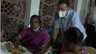 Rahul Gandhi spent his Diwali with visitors from Tamil Nadu