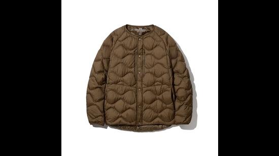 Available in brown and black, they pair well with a pair of jeans, trousers or even joggers or sweatpants Available in brown and black, they pair well with a pair of jeans, trousers or even joggers or sweatpants