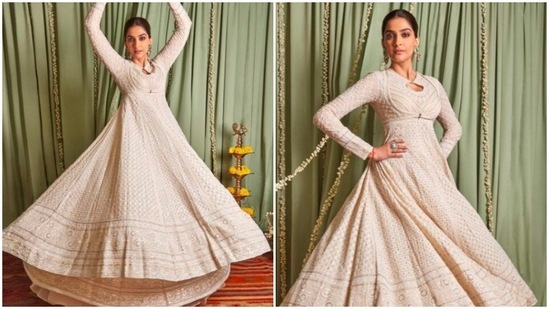 Sonam Kapoor wished her fans in a unique way. Donning a stunning white Anarkali set, the Neerja actor swirled and danced in front of a traditional backdrop. Sharing her pictures on Instagram, she captioned her post, "As the dawn marks the arrival of light in the world of darkness, may the lights of the Diwali mark the beginning of a shining new year in your life. Happy Diwali and a prosperous New Year!."(Instagram/@sonamkapoor)