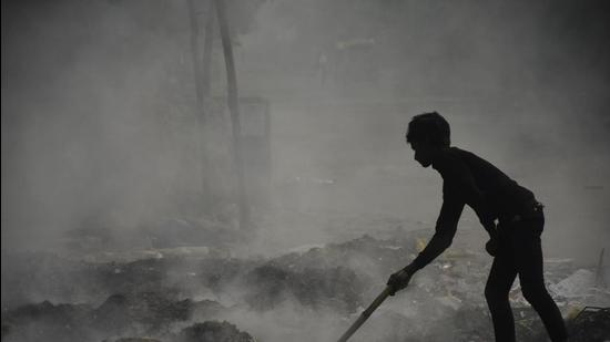 Garbage being burnt in the open in Sahibabad, near the Kaushambi Metro station in Ghaziabad on Saturday, a day when the city emerged the most polluted in the country. (Sakib Ali/HT photo)