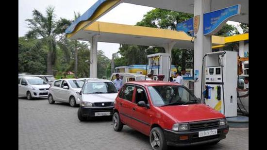 The president of the Punjab Petroleum Dealers Association said they have decided to defer their protest till the matter is decided by the state cabinet. (HT File Photo/ Representational image)