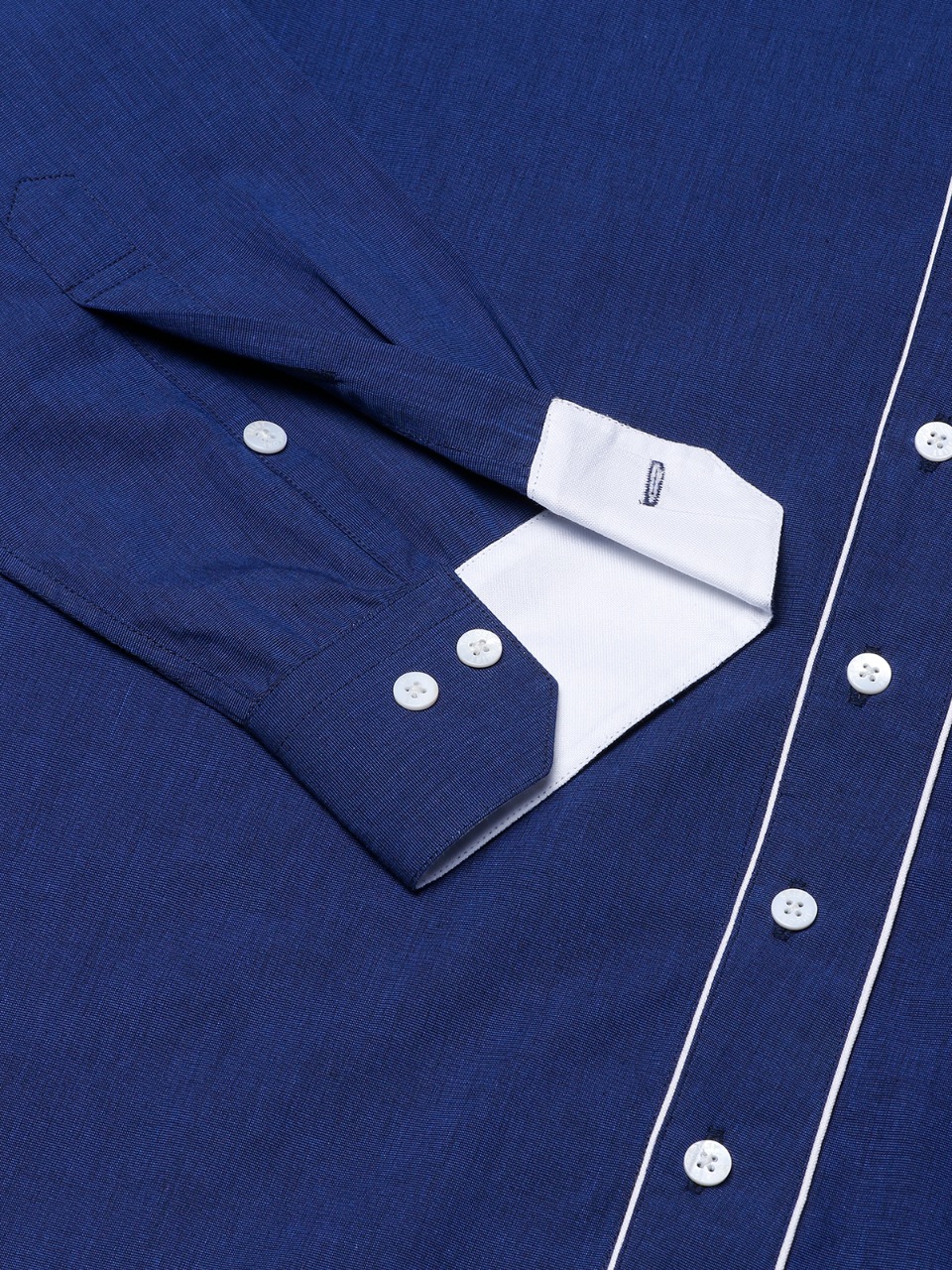 The design allows you switch from a casual day look to a semi formal look with ease The design allows you switch from a casual day look to a semi formal look with ease