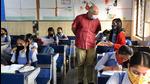 New Delhi, India - Oct. 31, 2021: Delhi Dy chief minister manish Sisodia visits Sarvodya Co-Education Senior Secondary school after schools reopened in New Delhi, India, on Sunday, October 31, 2021. (Photo by Raj K Raj / Hindustan Times) (Hindustan Times)