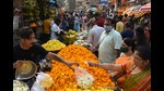 A crowded market for Diwali shopping, Navi Mumbai, November 4, 2021 (HT PHOTO) A crowded market for Diwali shopping, Navi Mumbai, November 4, 2021 (HT PHOTO)