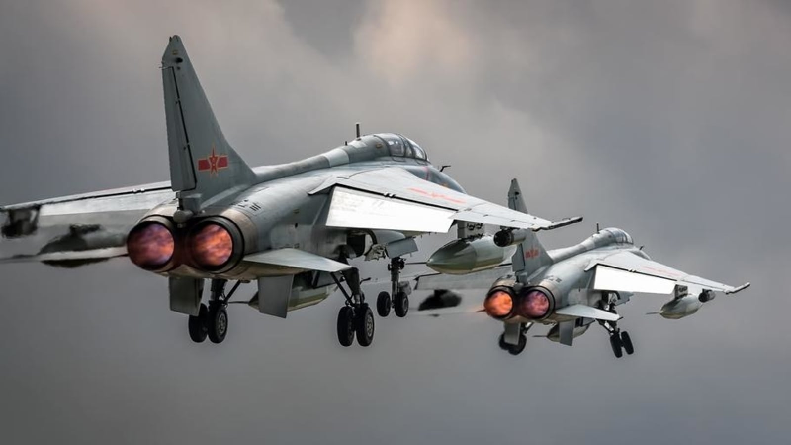 Taiwan says 16 Chinese warplanes enter air defense zone | World News -  Hindustan Times