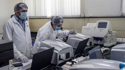 The charitable diagnostic lab that philanthropist SP Oberoi inaugurated in Tarn Taran will charge just 10% of rates of other private labs. (HT FILE PHOTO AFP)