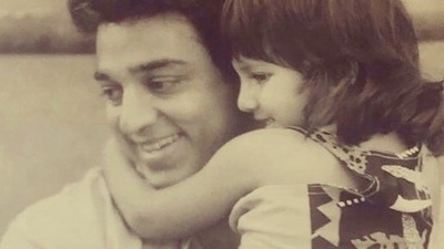 Shruti Haasan holds tightly on to Kamal Haasan in this throwback photo. Shruti Haasan holds tightly on to Kamal Haasan in this throwback photo.