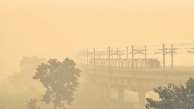 New Delhi, India, Nov. 7, 2021: Mayur Vihar seen engulfed in thick smog, in New Delhi, India, on Sunday, November 7, 2021. (Photo by Amal KS / Hindustan Times) (Hindustan Times)