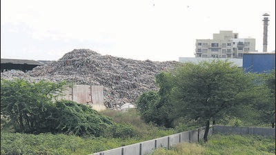 The garbage depot at Ramtekdi leaves the entire area having to contend with a foul odour. All parties have hand in this vast swath of urban Pune that makes for Hadapsar. Garbage, roads, water and other civic issues will decide the winners here. (RAVINDRA JOSHI/HT) The garbage depot at Ramtekdi leaves the entire area having to contend with a foul odour. All parties have hand in this vast swath of urban Pune that makes for Hadapsar. Garbage, roads, water and other civic issues will decide the winners here. (RAVINDRA JOSHI/HT)