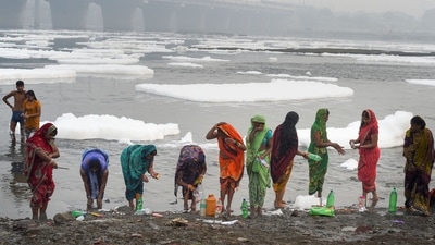 The second day of Chhath is called Kharna where a prasad of kheer made with gud and arwa chawal is made. After having this prasad, devotees begin an arduous nirjala fast lasting for 36 hours. (PTI)